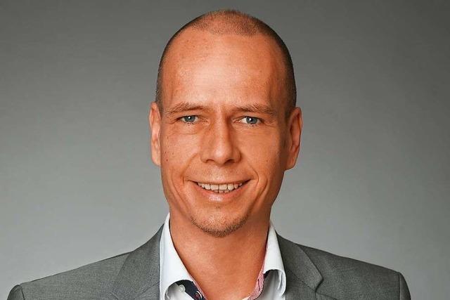 Bürgermeisterwahl Neuenburg: Ortsrundgang mit Marco Sprengler