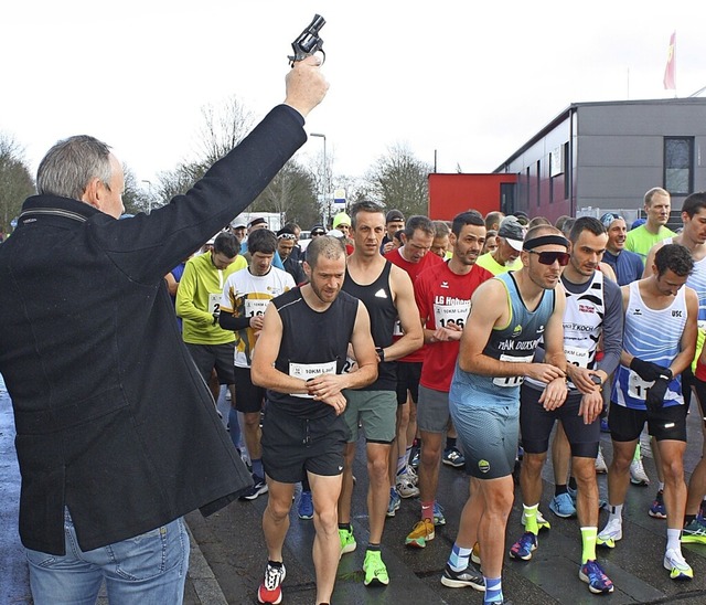 LCM-Vorsitzender Jrgen Schfer gab de...rtschuss fr das  Rennen am Sonntag.    | Foto: Christoph Schennen