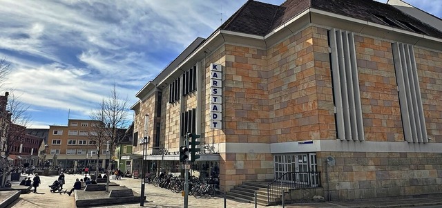 Karstadt am Offenburger Lindenplatz: D...ht auf der bundesweiten Streichliste.   | Foto: Helmut Seller