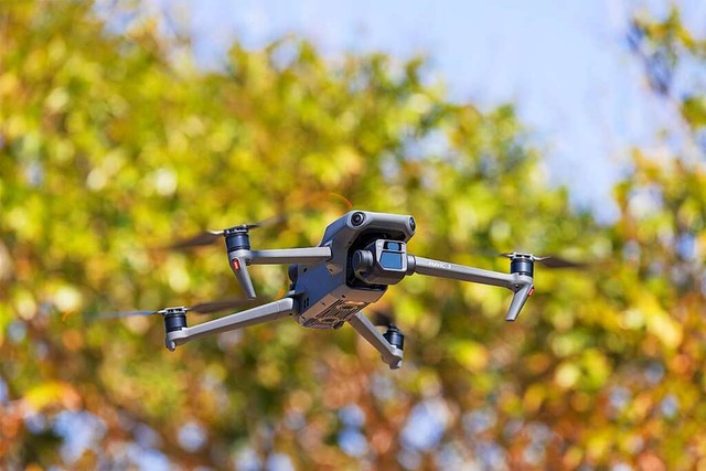 Eine Drohne DJI Mavic 3 sorgt fr Diskussionen.  | Foto: leungchopan  (stock.adobe.com)