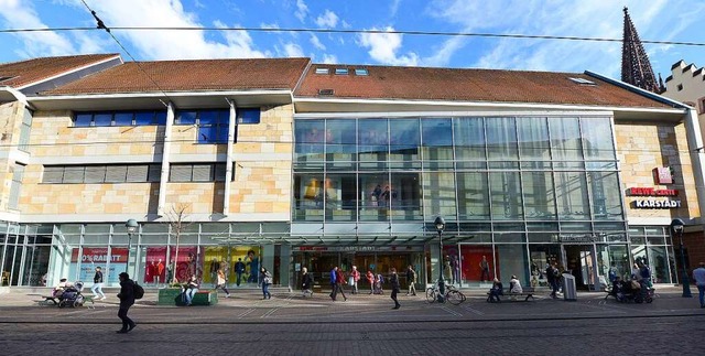 Die Freiburger Karstadt-Filiale an der Kaiser-Joseph-Strae.  | Foto: Ingo Schneider