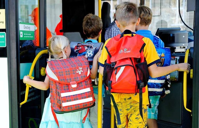 Nach dem Willen der Eltern sollen die ...terhin mit dem Schulbus fahren knnen.  | Foto: Franziska Kraufmann