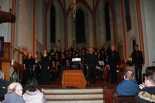 Schlussapplaus mit Susanne Mller (Sop...nor) und Mateo Penaloza Cecconi (Bass)  | Foto: Hildegard Karig