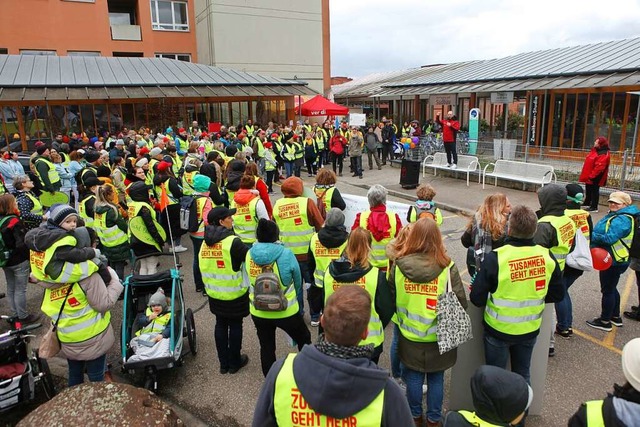 Die 250 Teilnehmerinnen und Teilnehmer...Entlastung bei den Arbeitsbedingungen.  | Foto: Bastian Bernhardt