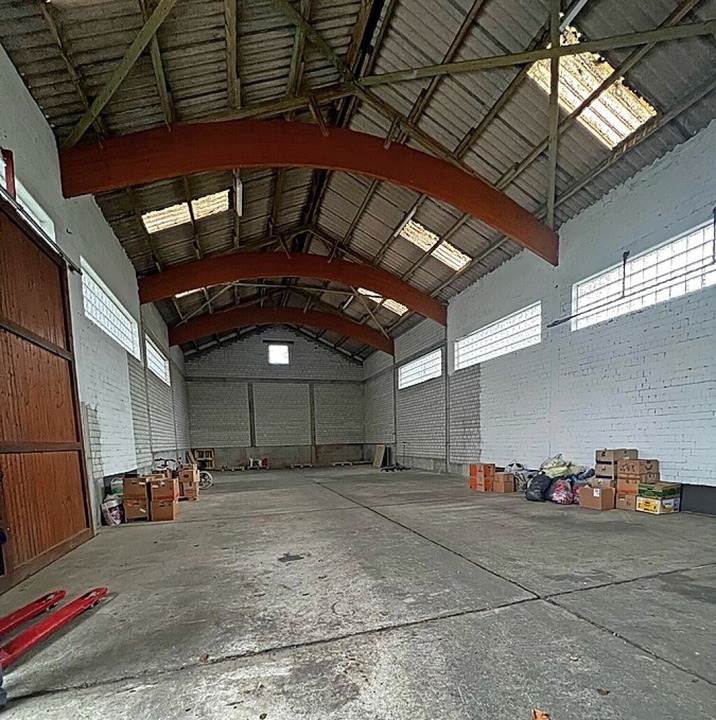 In dieser Sexauer Lagerhalle sammelt der ASB Spenden.  | Foto: Zeyneb Othman