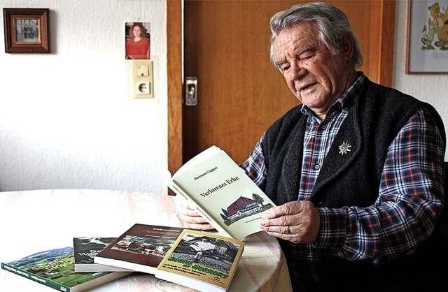 Hermann Gppert thematisiert in seinen...  oftmals harte Dorfleben von einst.    | Foto: Reiner Beschorner