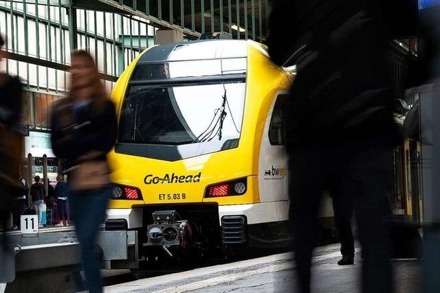 Frau wird in Schwaben von Zug mitgeschleift und schwer verletzt