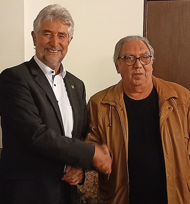 Thomas Grether (rechts) wurde von Brg... Thater als Gemeinderat verpflichtet.   | Foto: Axel Kremp