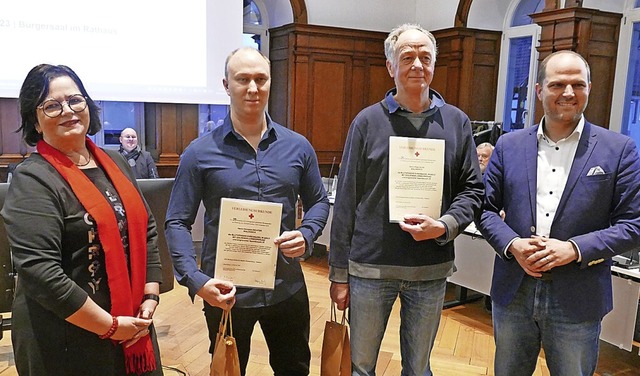 Christian Richter (2.v.l.) und Peter I... und Oberbrgermeister Roman Gtzmann.  | Foto: Sylvia Sredniawa