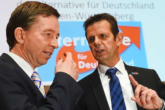 AfD-Bundessprecher Bernd Lucke (links)...Bernd Klmel beim Landesparteitag 2015  | Foto: Uli Deck