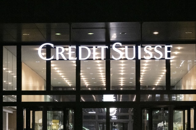 Die Credit Suisse taumelt &#8211; und ...sich Geld bei der Nationalbank leihen.  | Foto: Ennio Leanza (dpa)