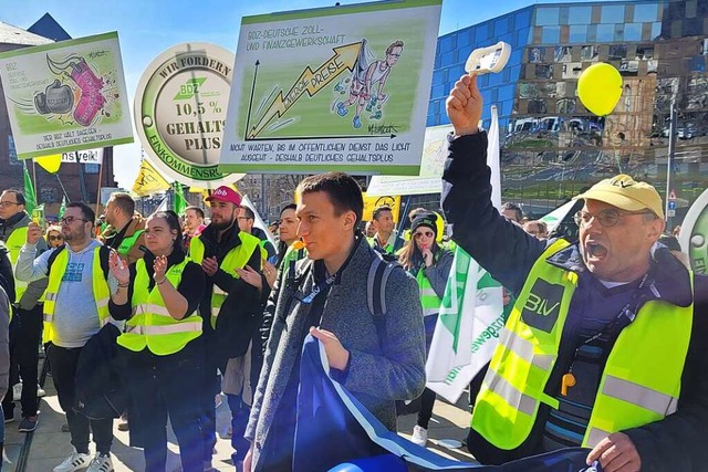 Die Beschftigten fordern 10,5 Prozent mehr Lohn.  | Foto: Manuel Fritsch