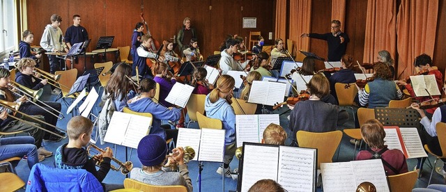 Schlerinnen und Schler der Jugendmusikschule bei der Konzertprobe in Staufen   | Foto: Gabriele Hennicke