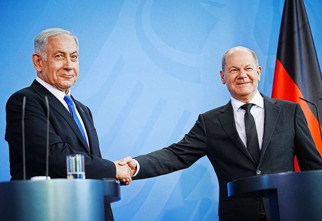 Israels Premier Benjamin Netanjahu mit...meint BZ-Chefredakteur Thomas Fricker.  | Foto: Kay Nietfeld (dpa)