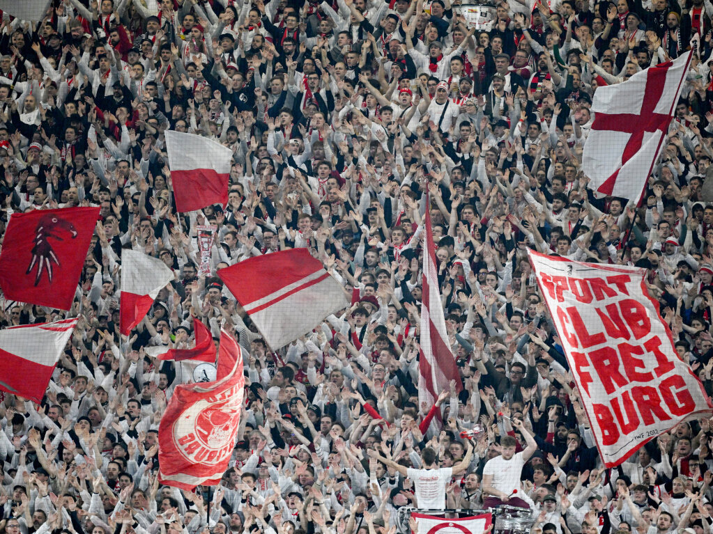 Die Freiburger Fans sorgen fr Stimmung.