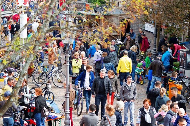 Bei schnem Wetter immer wieder ein Pu...Rad- und Inlinermarkt  in Kirchzarten.  | Foto: Markus Schwerer / Gewerbeverein Kirchzarten