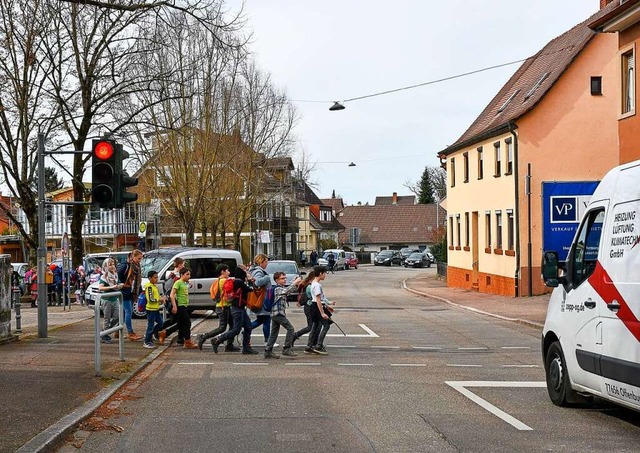 In der Dinglinger Hauptstrae sind viele Schulkinder unterwegs.  | Foto: Endrik Baublies