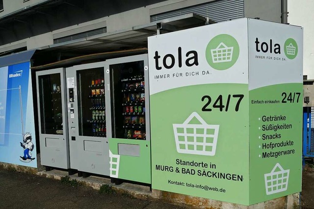 Am &#8222;Tola&#8220;-Automaten an der...ren, Getrnke, Snacks und mehr kaufen.  | Foto: David Pister