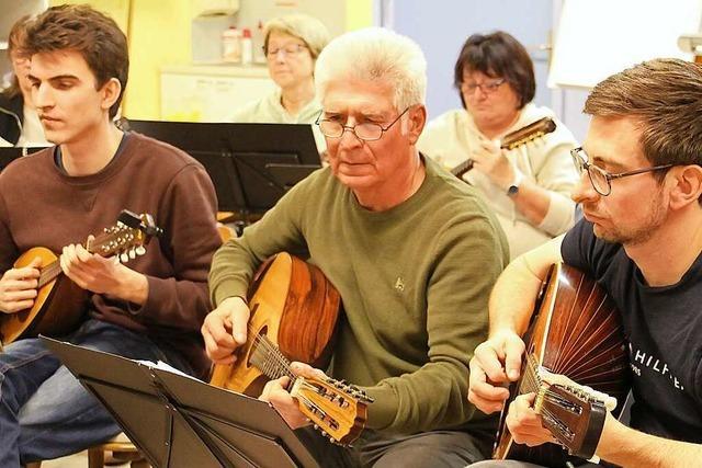 Der Mandolinen- und Gitarrenverein Jechtingen schafft mit kleinem Orchester Groes