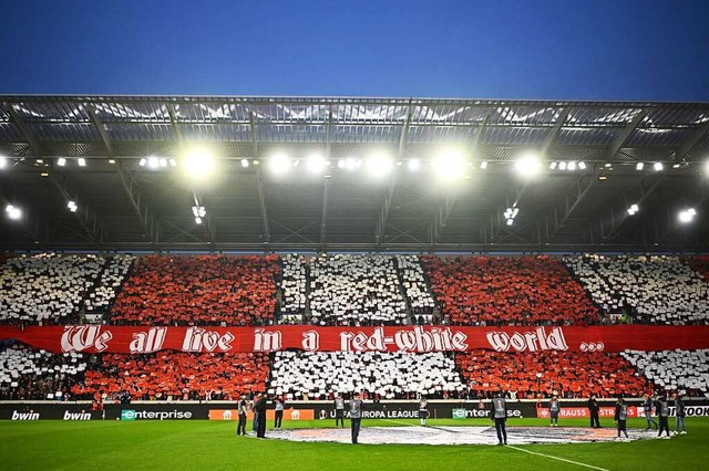 Choreographie der SC-Freiburg-Fans vor...r Verein und Fans, findet Ren Kbler.  | Foto: Tom Weller (dpa)