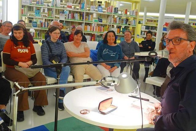 Kaltbltiger Mord trifft auf Popmusik – so war es bei der ersten Nacht der Bibliothek in Rheinfelden