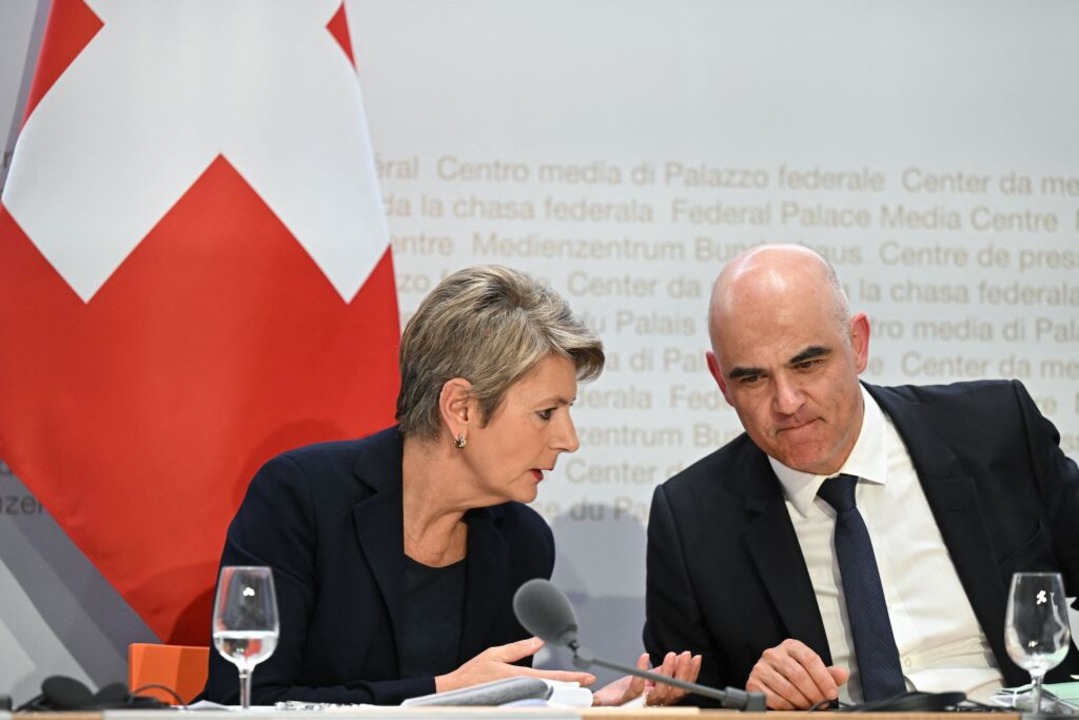 Die Schweizer Finanzministerin Karin K... Regierung ein entschlossenes Handeln.  | Foto: FABRICE COFFRINI (AFP)