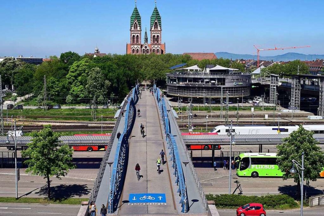 Eine Jugendliche ist auf der Wiwilibrcke sexuell belstigt worden. Symbolbild.  | Foto: Thomas Kunz
