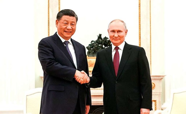 Inzwischen haben sie sich 40 Mal pers...aatschef Xi Jinping und Wladimir Putin  | Foto: - (AFP)