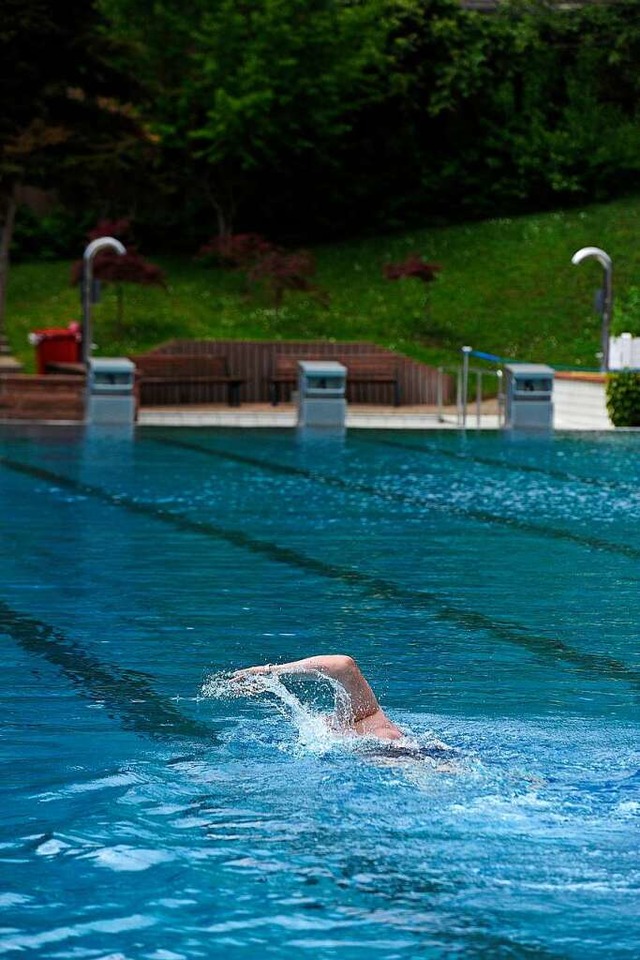Schwimmen im Terrassenbad kostet knftig mehr Geld.  | Foto: Bettina Schaller