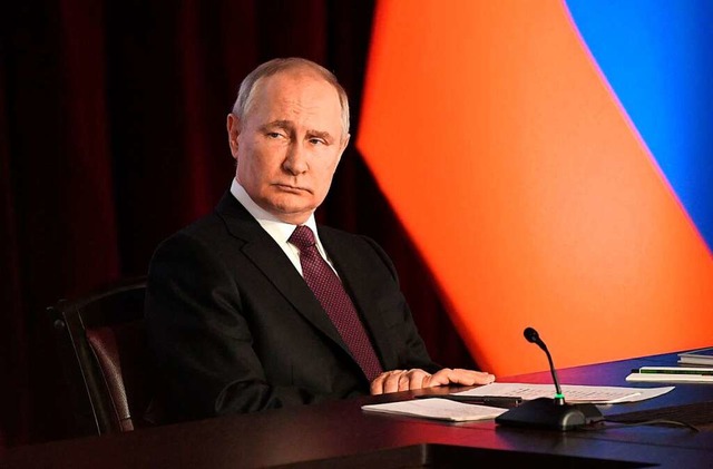 Der Internationale Strafgerichtshof ha...n Prsidenten Wladimir Putin erlassen.  | Foto: ALEXEY NIKOLSKY (AFP)