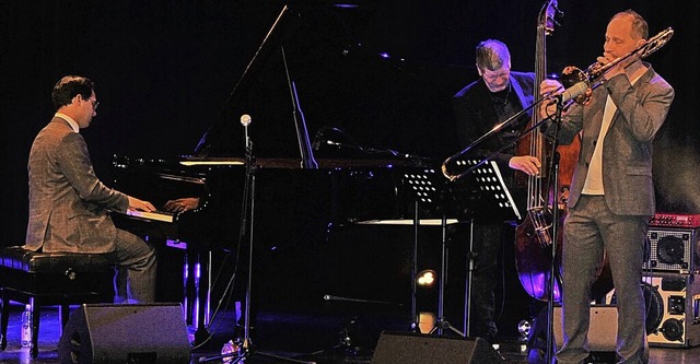 Familienangelegenheit Sohn Benyamin (l...en Jammen auf der Bhne des Jazzclubs.  | Foto: Juliana Eiland-Jung