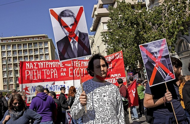 Proteste in Athen am Tag nach dem verheerenden Unglck  | Foto: Socrates Baltagiannis (dpa)