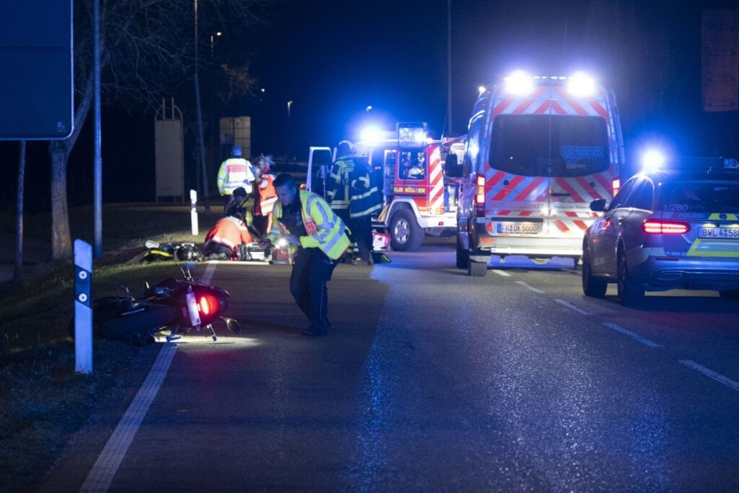 Die Verkehrspolizei hat die Ermittlungen zur Unfallursache aufgenommen.  | Foto: Feuerwehr Müllheim