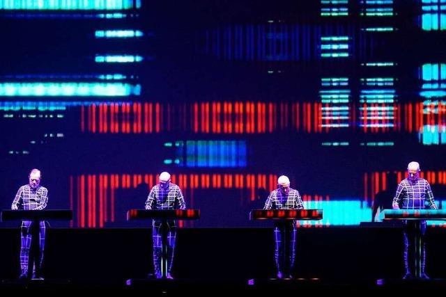 Kraftwerk tritt am 12. August 2023 in Karlsruhe vor dem Schloss auf