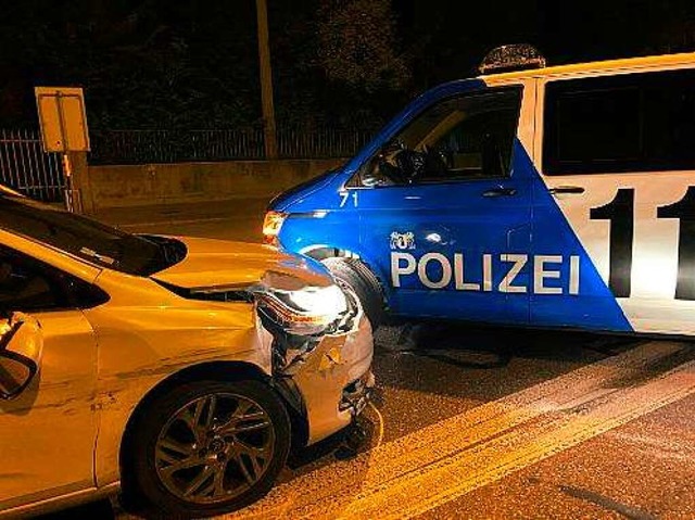 Weniger Blechschaden: Die Kantonspoliz...h einer Flucht in ein Polizeifahrzeug.  | Foto: Kantonspolizei Basel-Stadt