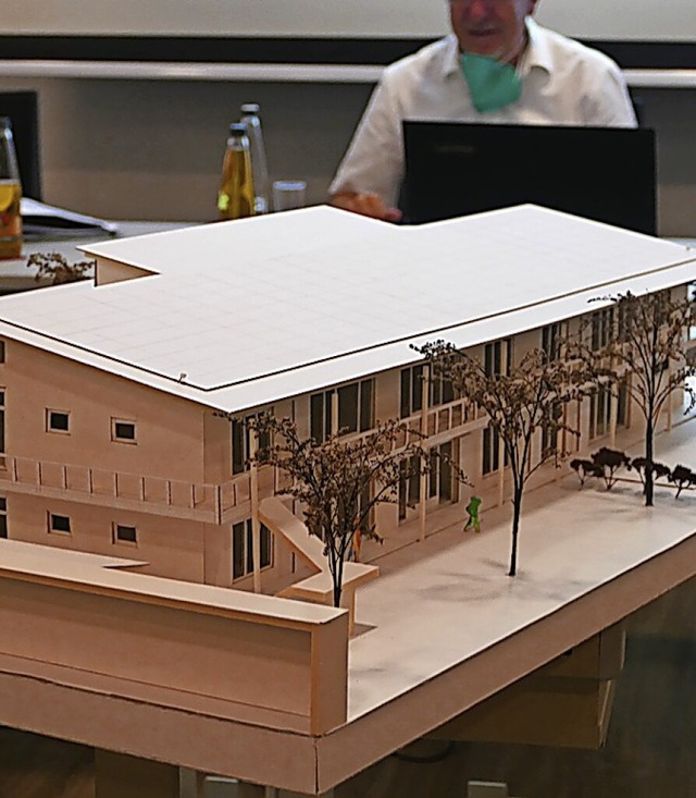 Ein Modell des geplanten Neubaus  | Foto: Victoria Langelott