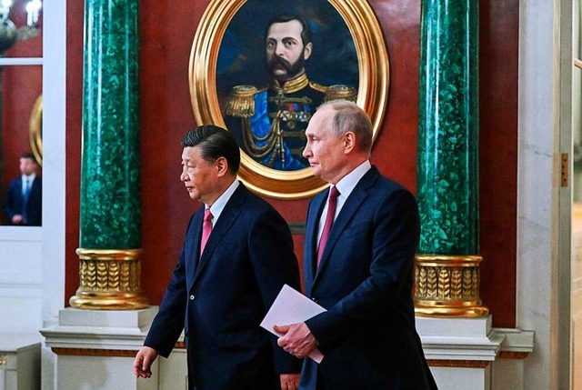 Chinas Staats- und Parteichef Xi Jinpi...ds Prsident Wladimir Putin  in Moskau  | Foto: GRIGORY SYSOYEV (AFP)