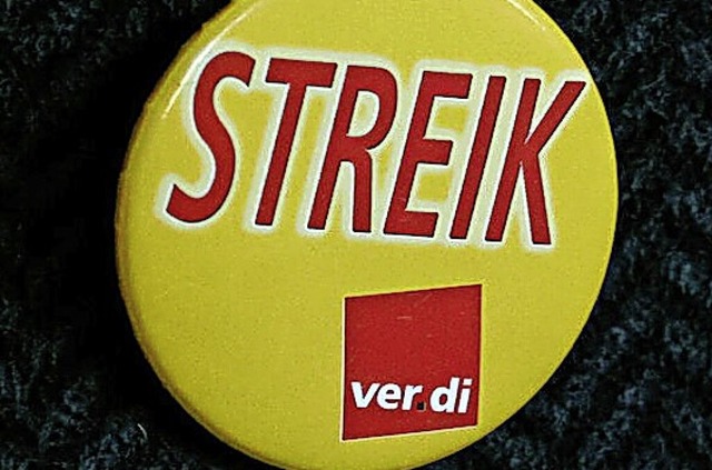 Ein Button mit dem Aufdruck Streik  | Foto: Carsten Koall (dpa)