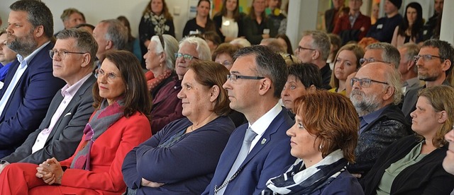 Viel Prominenz war zur Einweihung der Grundschule Rickenbach gekommen.  | Foto: Christiane Sahli