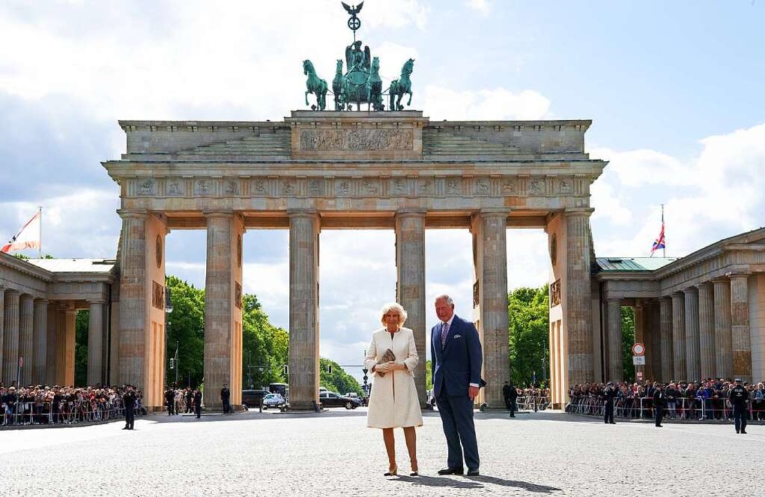 Der damalige Prinz Charles von Grobri...or dem Brandenburger Tor im Jahr 2019.  | Foto: Soeren Stache (dpa)