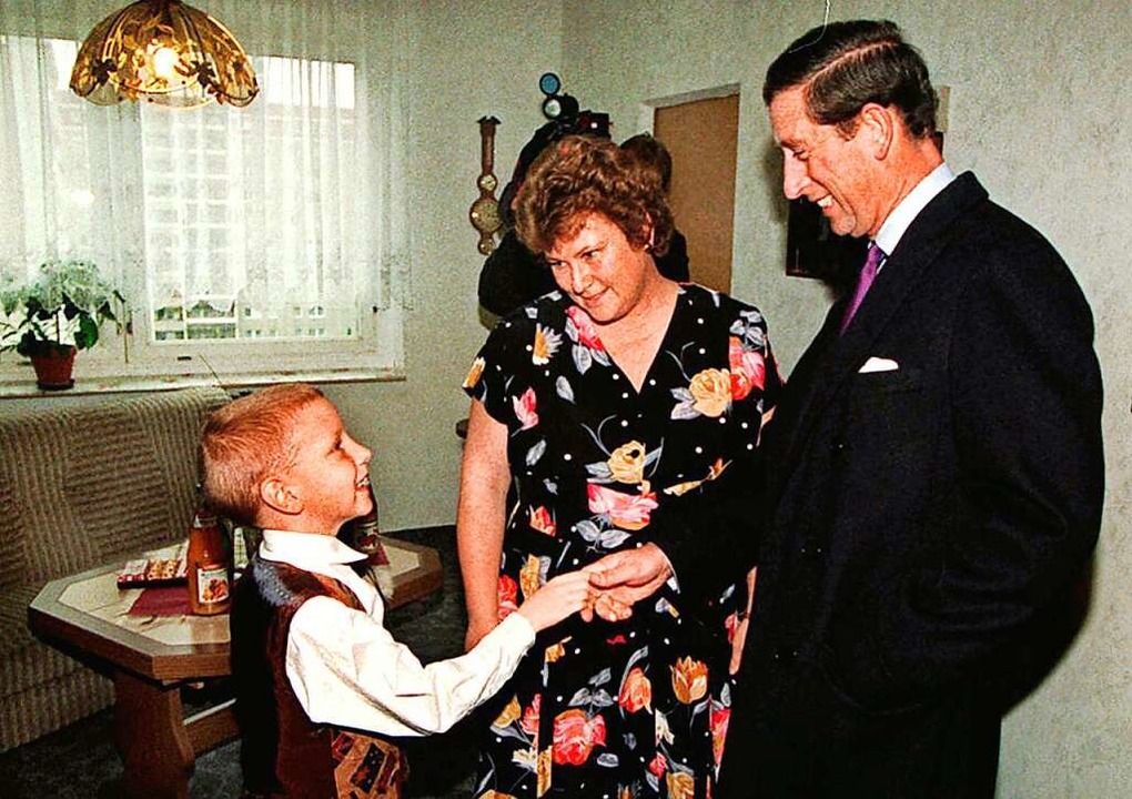 Neben Mutter Eva-Maria reicht der dama...u-Siedlung die Hand (Archivfoto 1995).  | Foto: Lutz Schmidt (dpa)