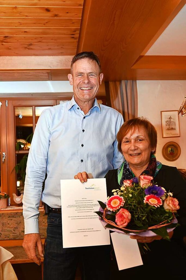 Vorsitzender Rudolf Evers ernannte Cor...Hug und zum Ehrenmitglied des Vereins.  | Foto: Horst Dauenhauer