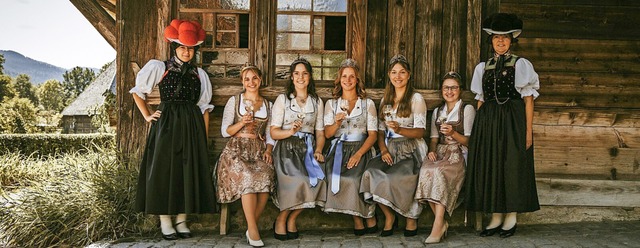 Bullenhuttrgerinnen begren die Wein...il dieses sich nun dem Weinbau ffnet.  | Foto: Weinpraradies Ortenau