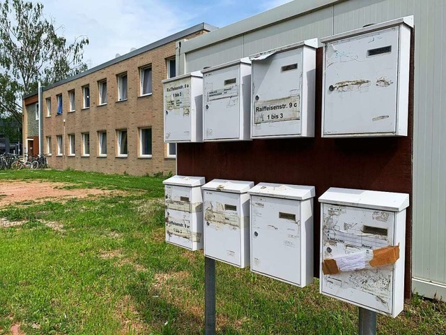 Heitersheims grte Flchtlingsunterku...n derzeit Renovierungsarbeiten laufen.  | Foto: Simone Hhl