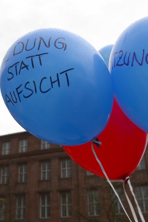Verdi-Streik mit Kundgebung auf dem Platz der Alten Synagoge in Freiburg  | Foto: Ingo Schneider