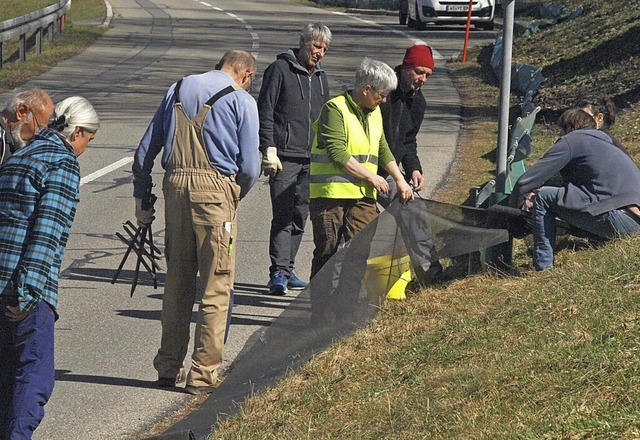 Eine groe Helferschar war in diesem J...rtenzune am Klosterweiher gekommen.   | Foto: Karin Stckl-Steinebrunner