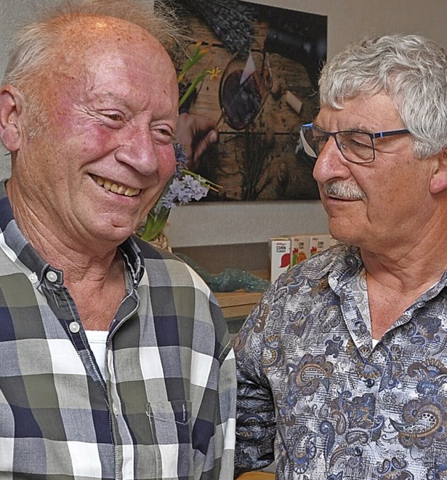 Emil Schneider (links) wurde vom Vorsi...ft im Schwarzwaldverein ausgezeichnet.  | Foto: Reinhold John