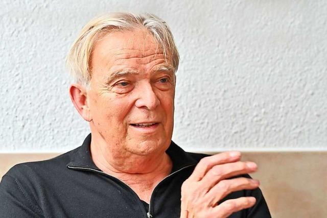 Volker Finke wird 75: Freiburgs Fuball-Vordenker, der den Ball ins Rollen brachte