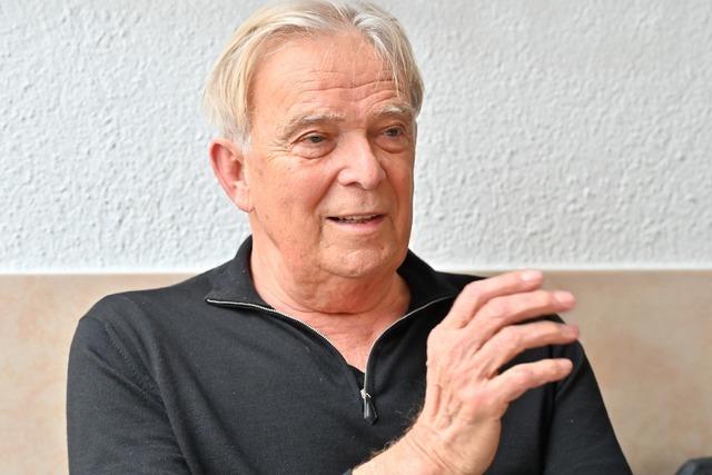 Volker Finke wird 75: Freiburgs Fußball-Vordenker, der den Ball ins Rollen brachte