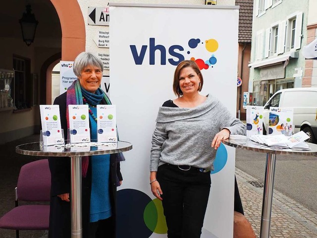 Anette Maaen und Christina Frulin (v...ng gefrderte Veranstaltungsreihe vor.  | Foto: Herbert Frey